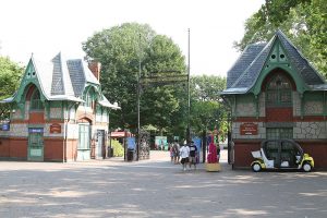 photo shows the main entrance to the Philadelphia Zoo