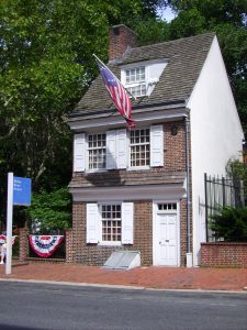 the facade of the Betsy Ross house.